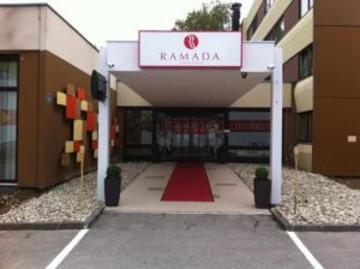 Hotel Ramada Vienna South Vösendorf Zewnętrze zdjęcie